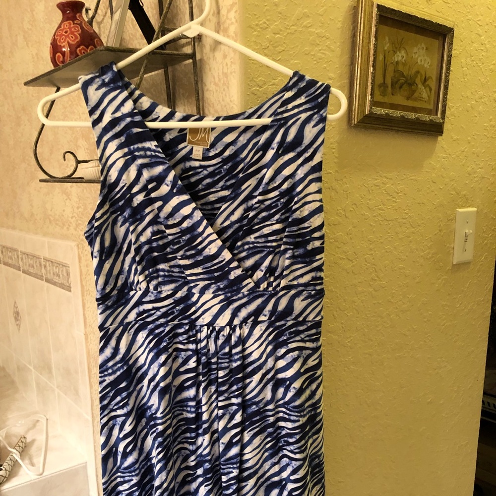 Cute summer dress. Worn once.  Comfortable.